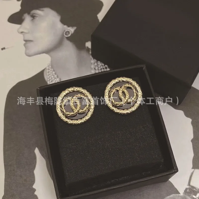 

Серьги-гвоздики Medium Double C в стиле антиквариат, черные с золотом, модные ретро-серьги, элитные женские серьги