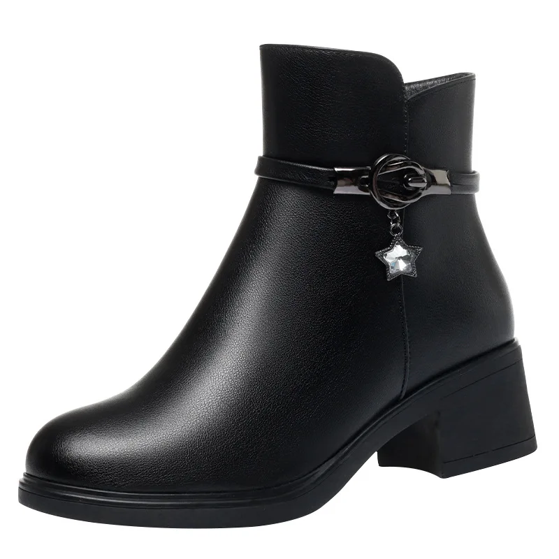 

Удобные универсальные ботинки из мягкой кожи на квадратном каблуке 5 см. Зимняя обувь. 2026 Женские короткие ботильоны на толстом теплом меху. Повседневная мама.