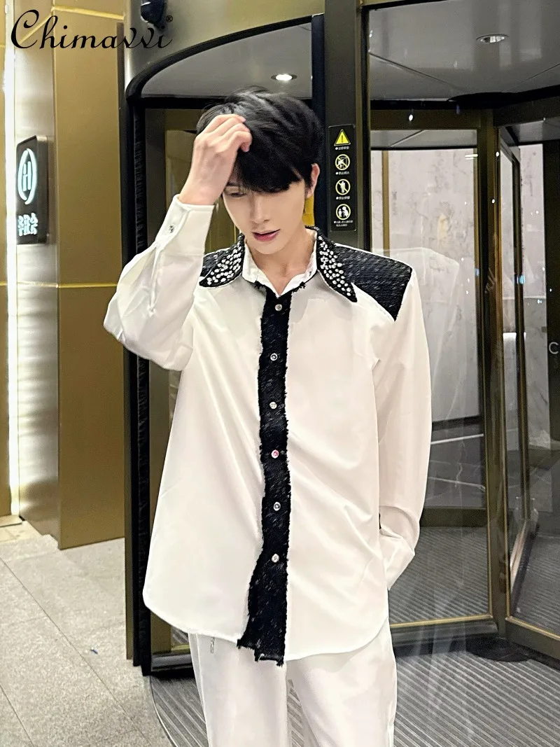 Camisa branca de manga comprida para homens, strass pesados, moda coreana, ajuste solto, bonito, bloqueio de cores, patchwork, outono 2025
