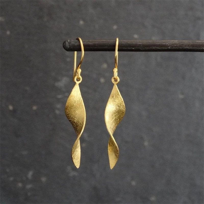 Vintage Style Textured Leaf Pendant Stud Earrings Trendy Personality Female Metal Stud Earrings Charm Fashion Party Gift Jewelry
