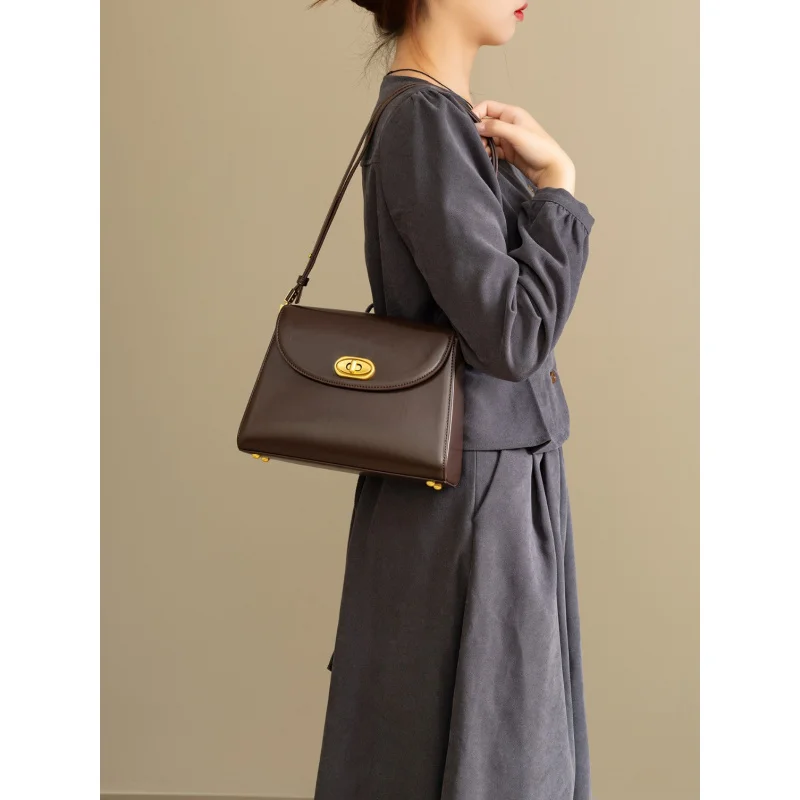 

2026Осенне-зимняя новая корейская модная маленькая квадратная сумка, высококачественная нишевая сумка через плечо, простая сумка через плечо в стиле ретро, Unde