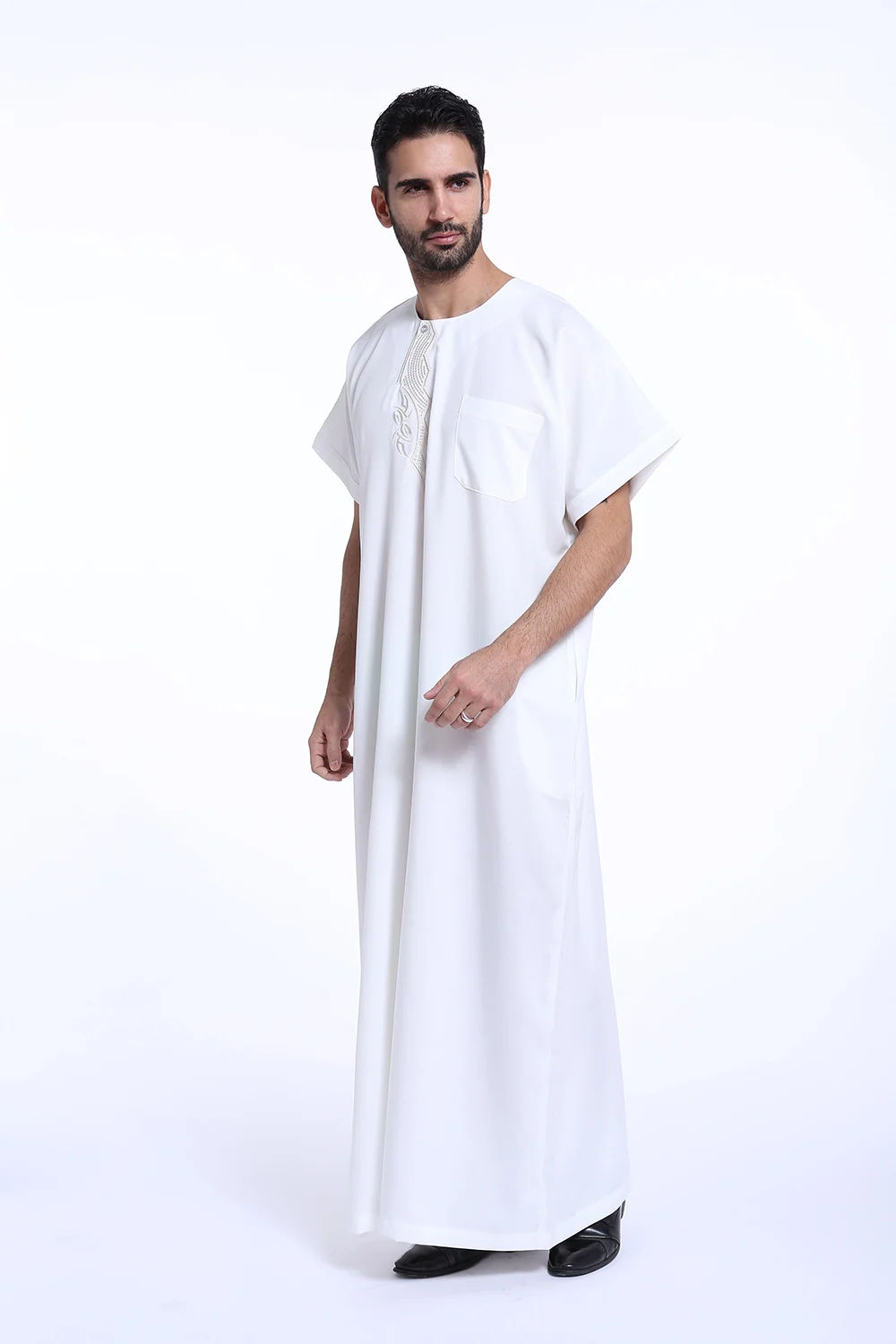 Abito islamico saudita caftano Thawb uomo musulmano girocollo ricamo Dubai lungo Abaya Ramadan Thobe Arabia abito a maniche corte caftano