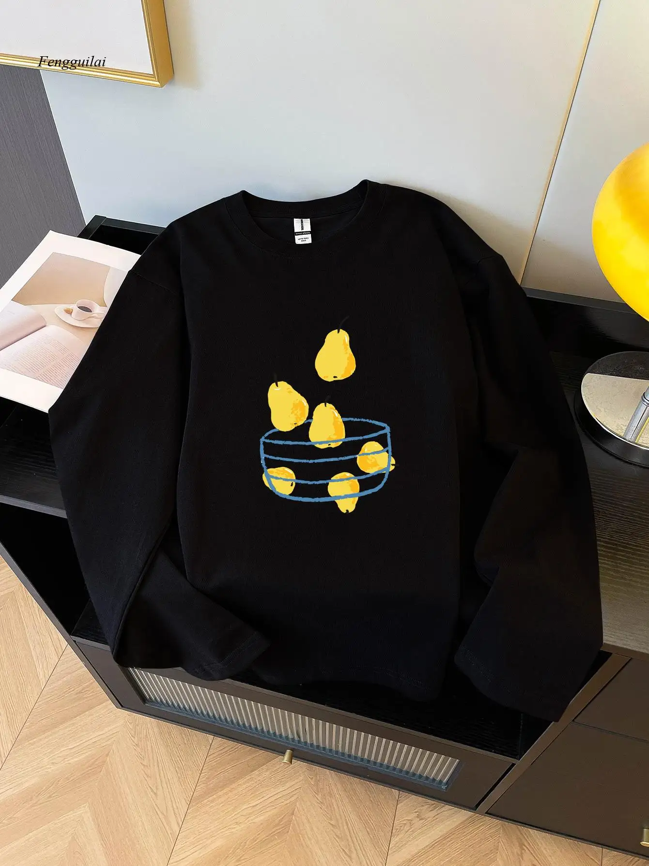 

Уютная хлопковая футболка с круглым вырезом и длинными рукавами с ярким лимонным дизайном — повседневный осенне-зимний топ, мягкий и удобный