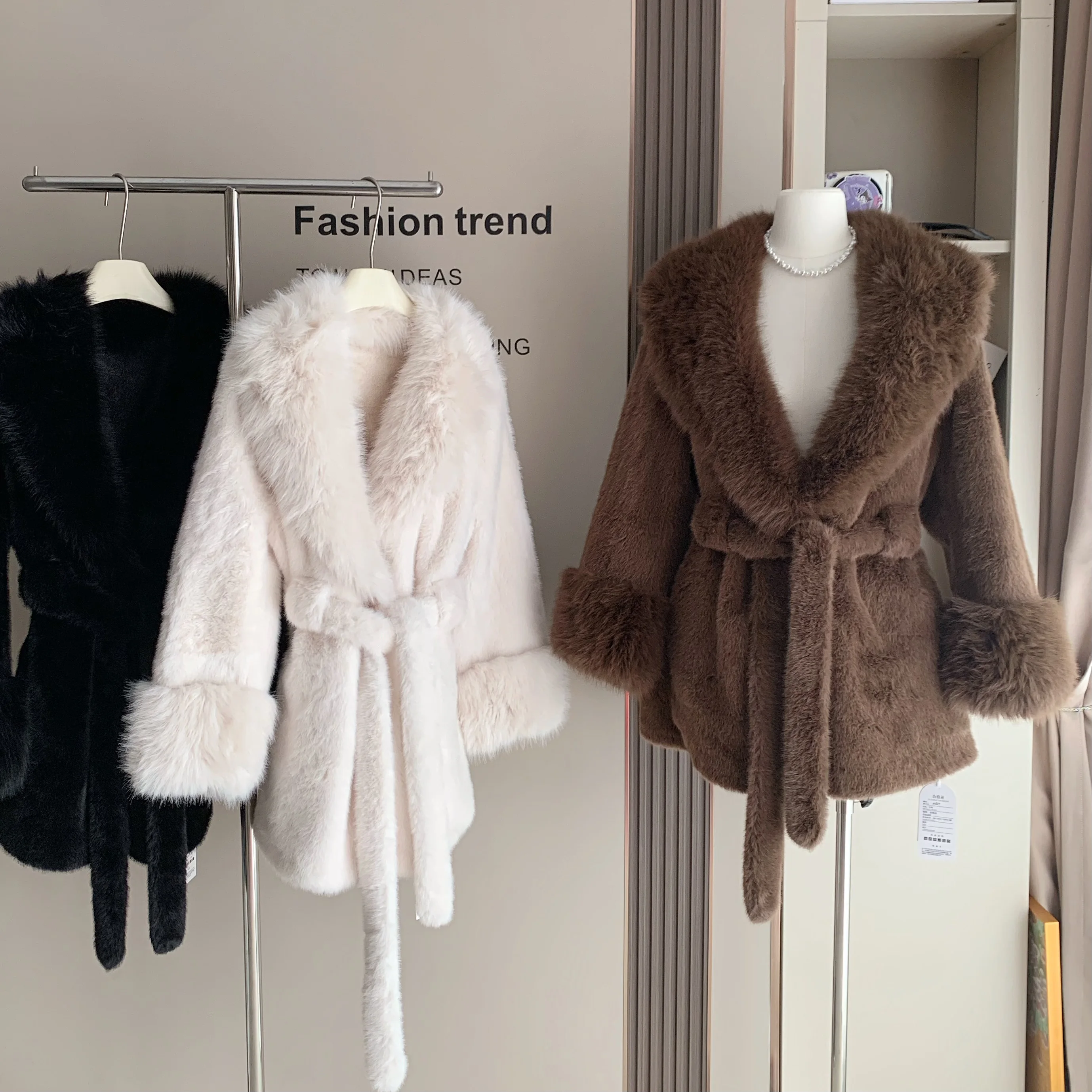 

Clothland Women Thick Belt Fur Jacket V Neck Fur Patchwork Long Sleeve Sashes Female Outwear Winter Coats Mujer CB275