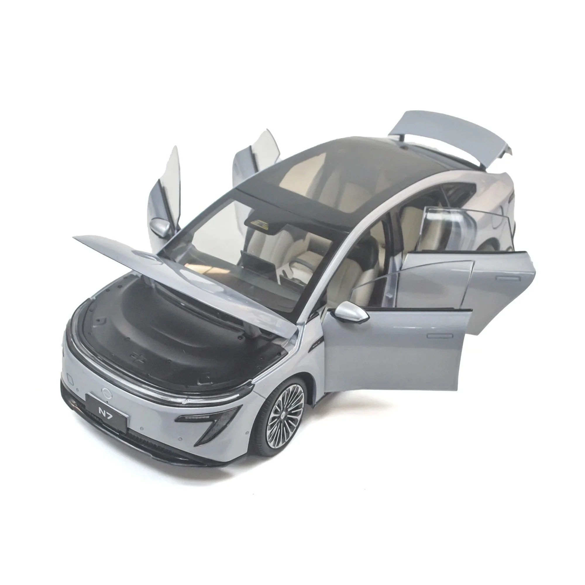 

Nissan N7 1/18 Model Car Diecast Miniature Simulation Vehicle Metal Static Car Model Adult Collections Toys Kids Christmas Gifts