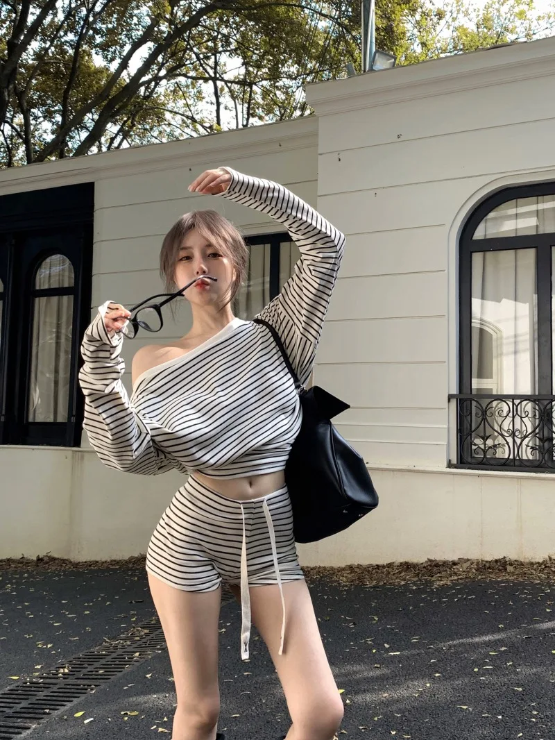 

Sweet Hot Girl Suit Women's Autumn Off Shoulder Long-sleeved Striped Top High Waist Shorts Two-piece Set Fashion Female Clothes
