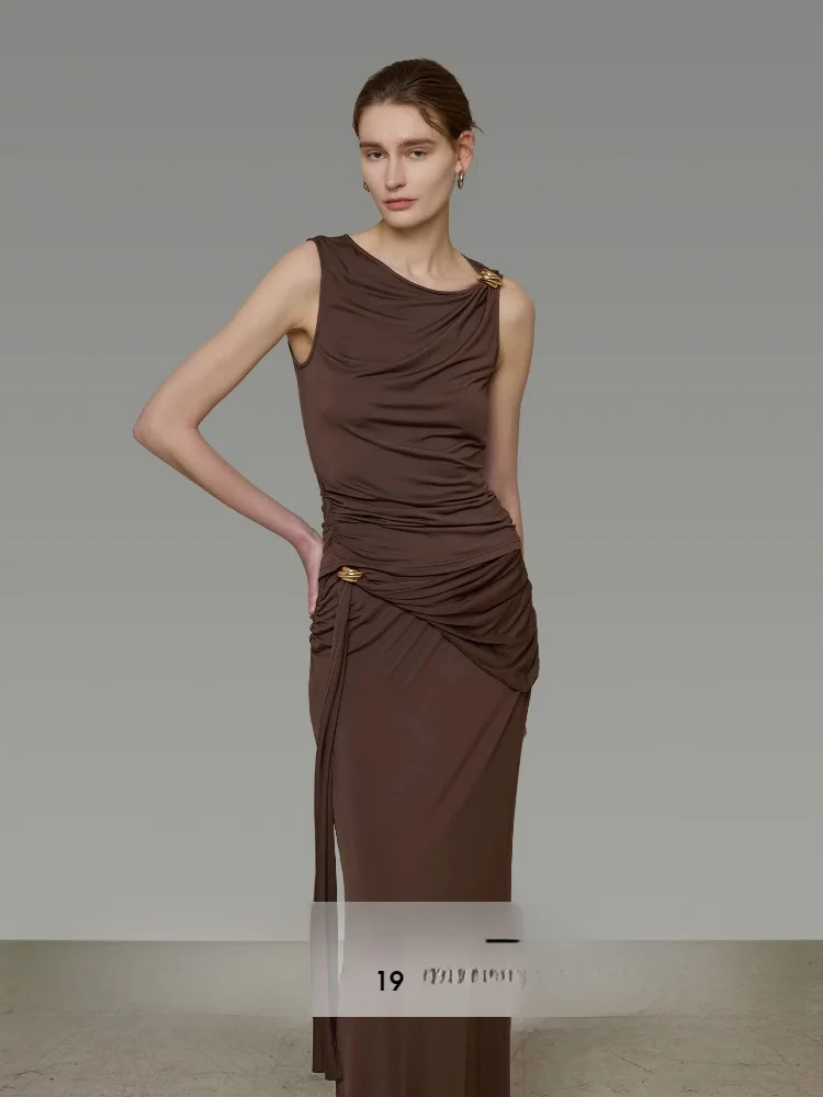 

Комплект из вязаного топа и юбки с высокой талией и металлическим декором, без рукавов, женский модный летний наряд, бренд Unsspoken, с круглым вырезом, из двух частей.