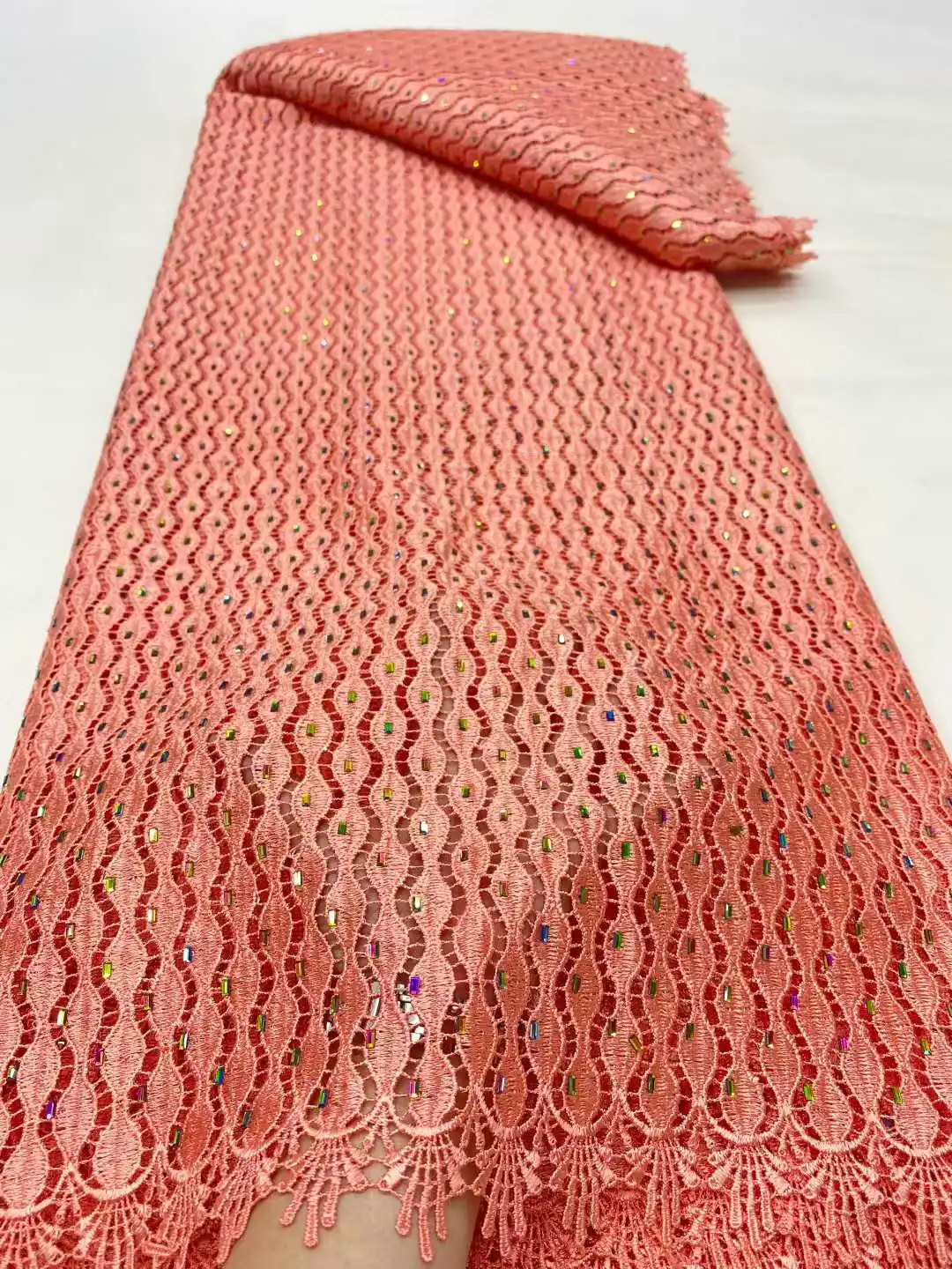 الحليب الأفريقي الحرير الحبل الدانتيل النسيج 2025 شمسيّة دانتيل عالية الجودة 5 ياردة النيجيري الفرنسي شبكة الدانتيل بالحجارة لخياطة فستان الزفاف