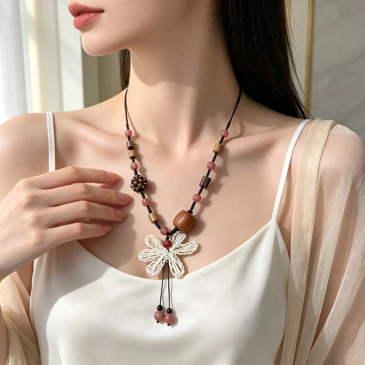 Ethnische handgewebte Strohblumen-Anhängerkette für Frauen, rosa Naturstein, Holzperlen, lange Kette, Pulloverkette, Boho-Schmuck – Detail 10