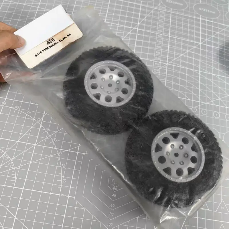 9811 Rear Tyre/Whee…