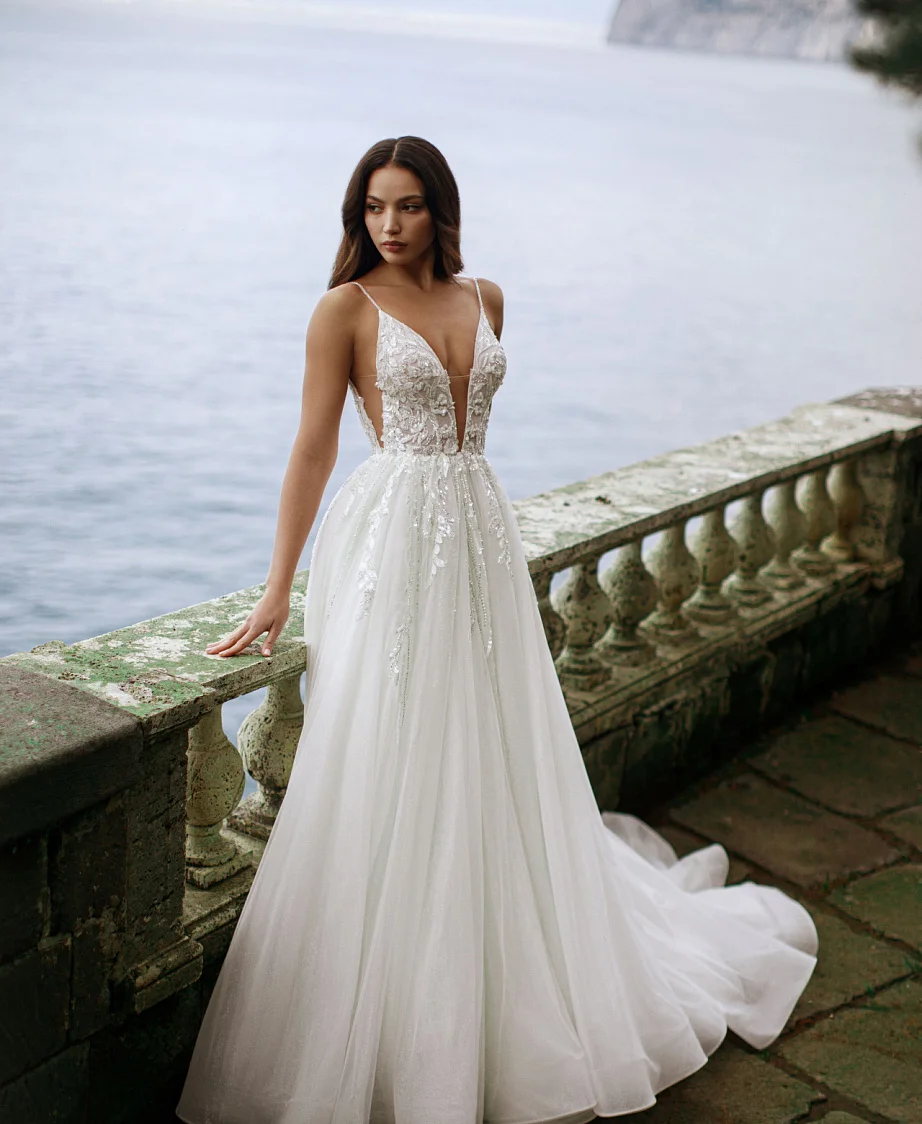 

Wedding Dresses for Bride Boho Lace Appliques Empire Chapel A-Line V-Neck Tulle Bridal Gowns with Train