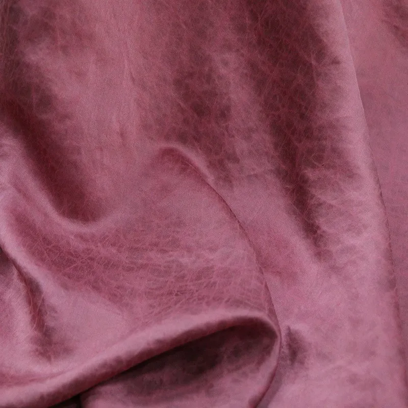 

This is a leather-pink xiangyunsha fabric with turtle-patterned pure pigment plain satin and perfect silk cheongsam