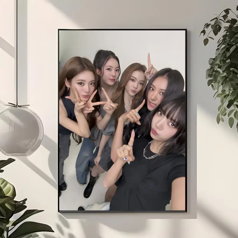 Glamorous Kpopgroup M-MEOVV Poster  Classic Home Interior Design & Modern Wall Decor Art Collection