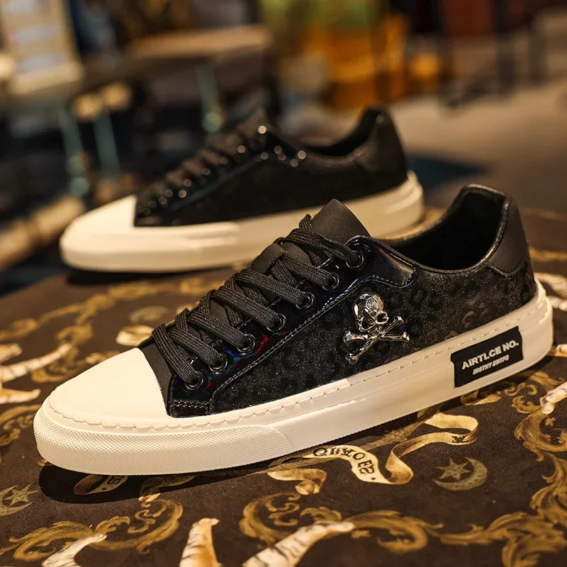 New Shoes for Men Casual Shoes Street Tinsel Skulls Flats Skateboard Shoes Fashion Trend Sneakers