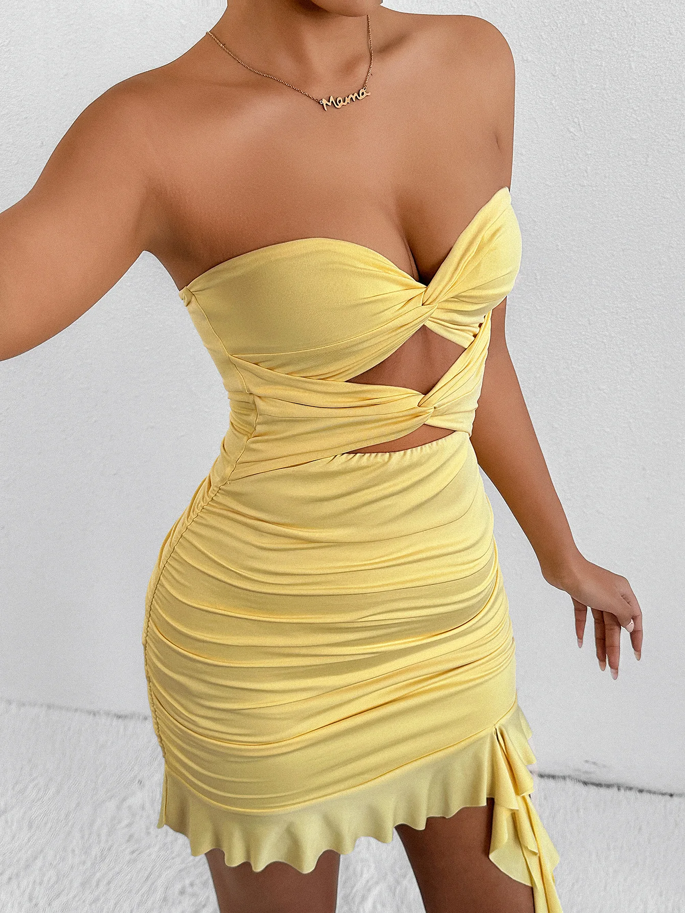 Robe tubulaire plissée à volants pour femmes, robe de tambour creuse, robe de club de fête, haut de hanche sexy, document solide à la mode, fibre, été 2025