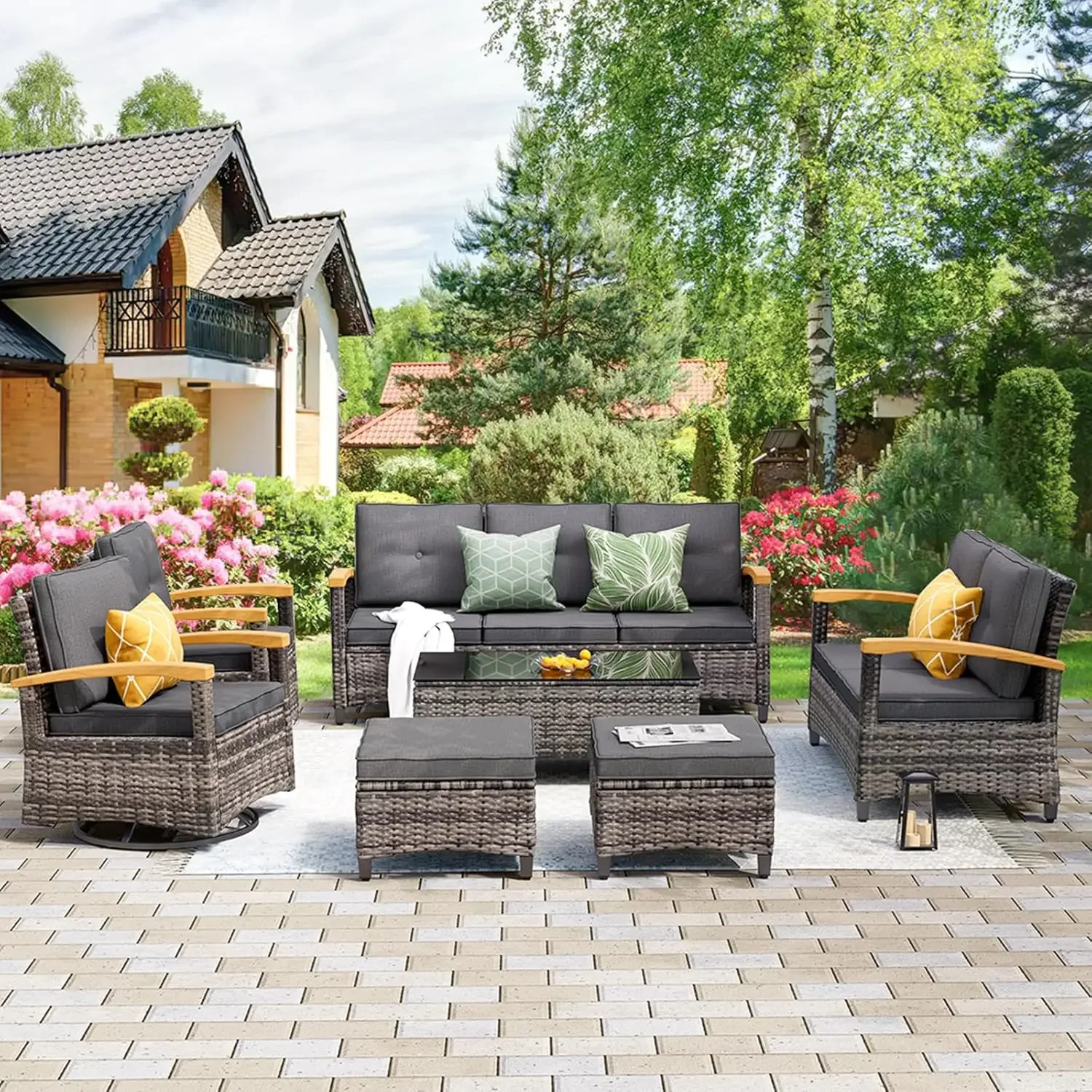 Patio Outdoor mobili in Rattan set di conversazione con braccioli in legno sedie a dondolo girevoli, pouf, sedile Sofaand tavolino