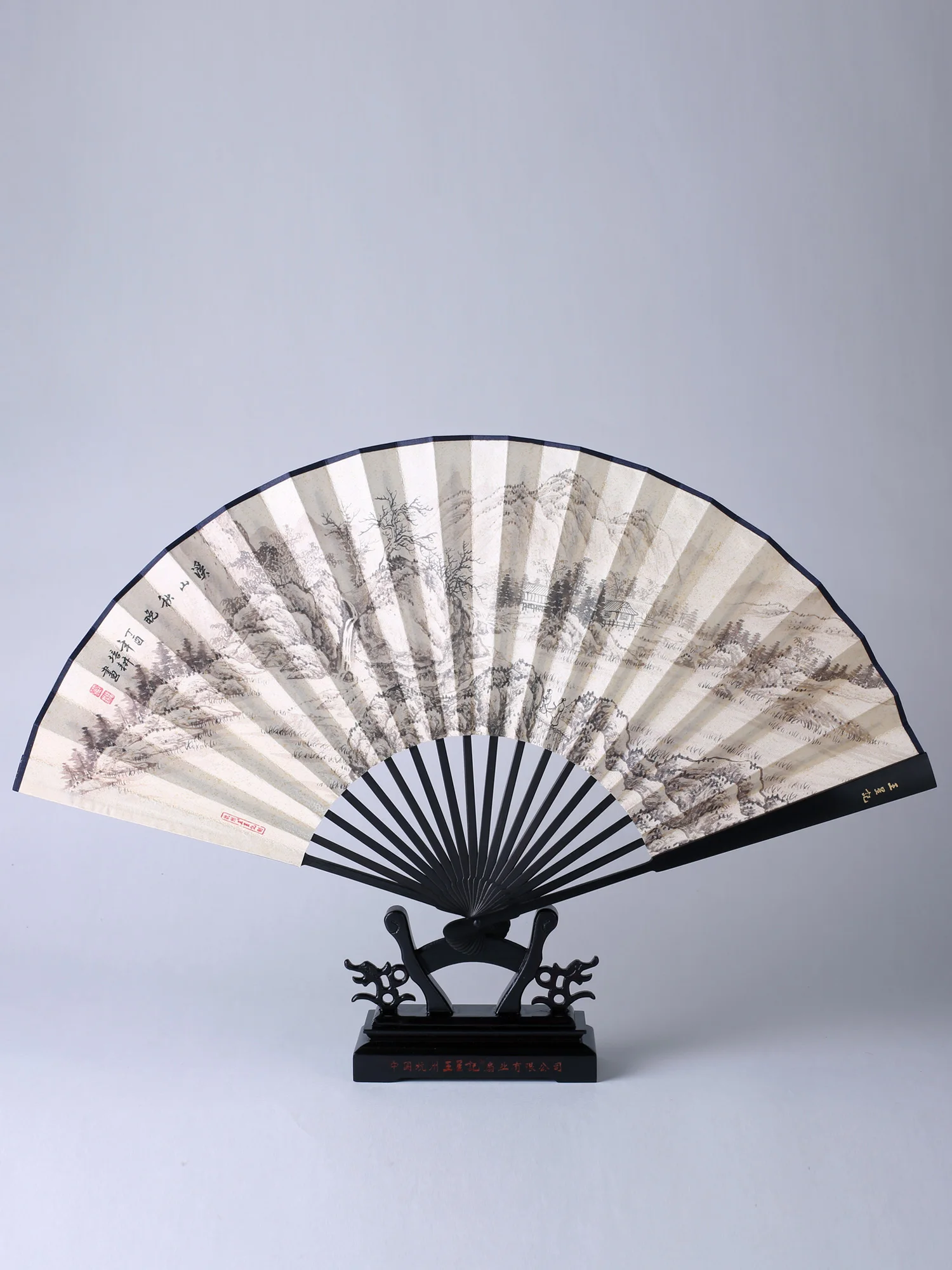 Chinese fan men's silk cloth durable convenient opening and closing hand fan landscape calligraphy and painting folding fan