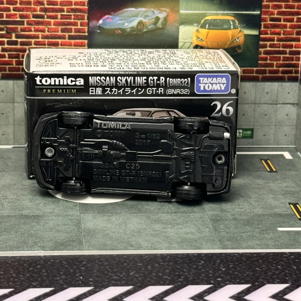 Takara Tomy Tomica BNR32 Premium 26 Nissan Skyline GT-R Alloy Car