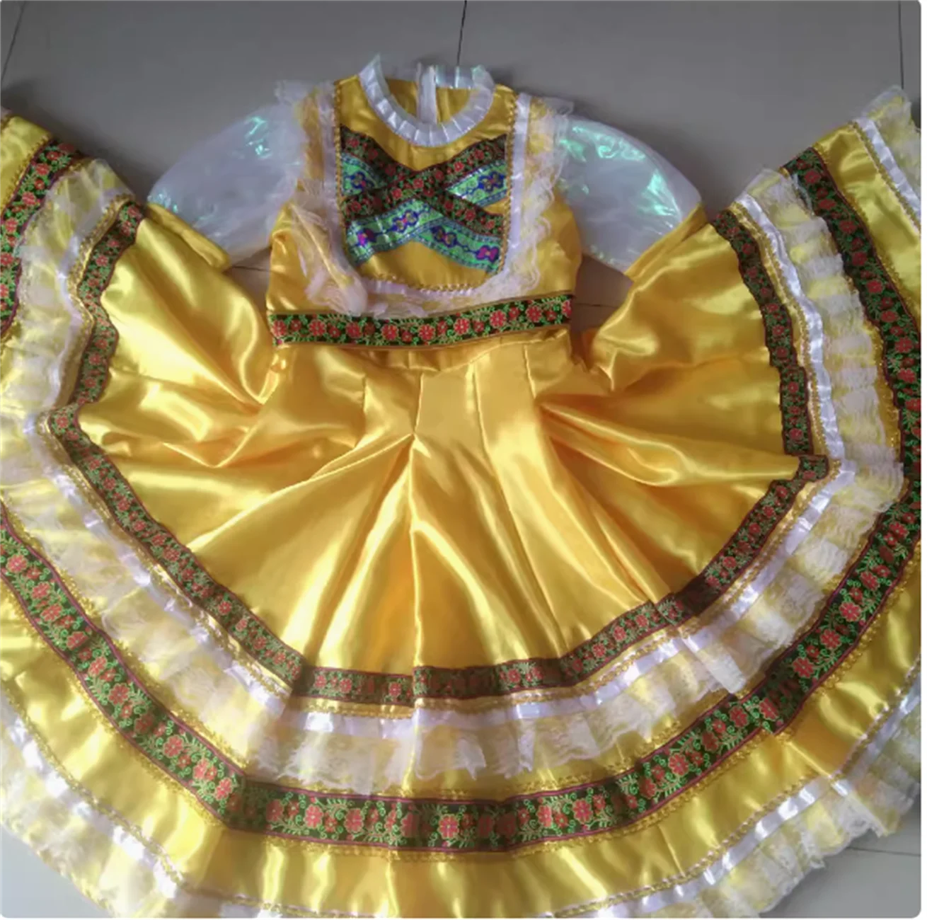 

Russian ethnic dance costumes, European palace costumes, princess costumes, New Year's Day stage performances, large skirts