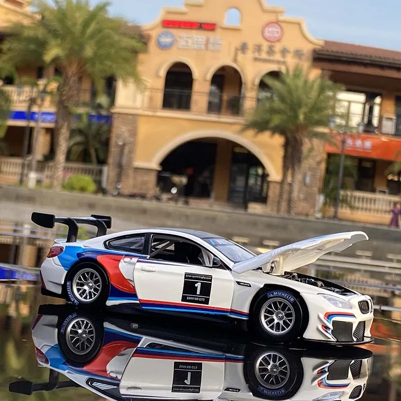 موديل سيارة سباق 1/32 M6 GT3 من خليط معدني لعبة سيارة نموذج سيارة محاكاة صوت وضوء مجموعة هدايا لعبة أطفال