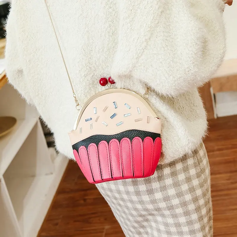 2023 New Cartoon Cake Design Pequena Bolsa de Ombro para Meninas Moda Personalizado Cadeia Crossbody Bag INS Estilo Bonito Pequenos Sacos