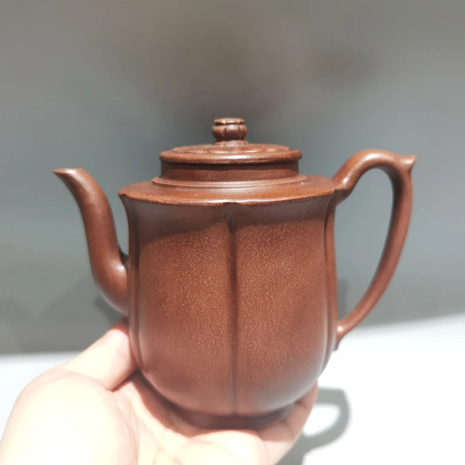 

Purple Clay Teapot Is A Home Craft With Exquisite Workmanship and Beautiful Appearance Worth Decorating and Collecting