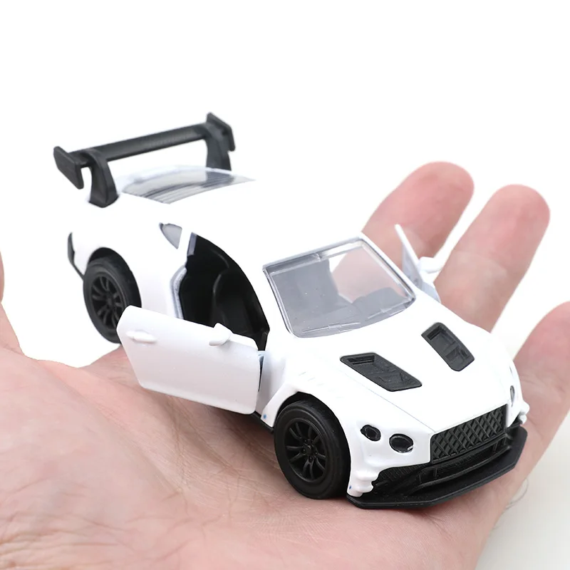 袋入り 1.38 合金製レーシングカー プルバックおもちゃの車、子供のおもちゃ、誕生日プレゼント、子供用プルバックレーシングカー、ハンサム。