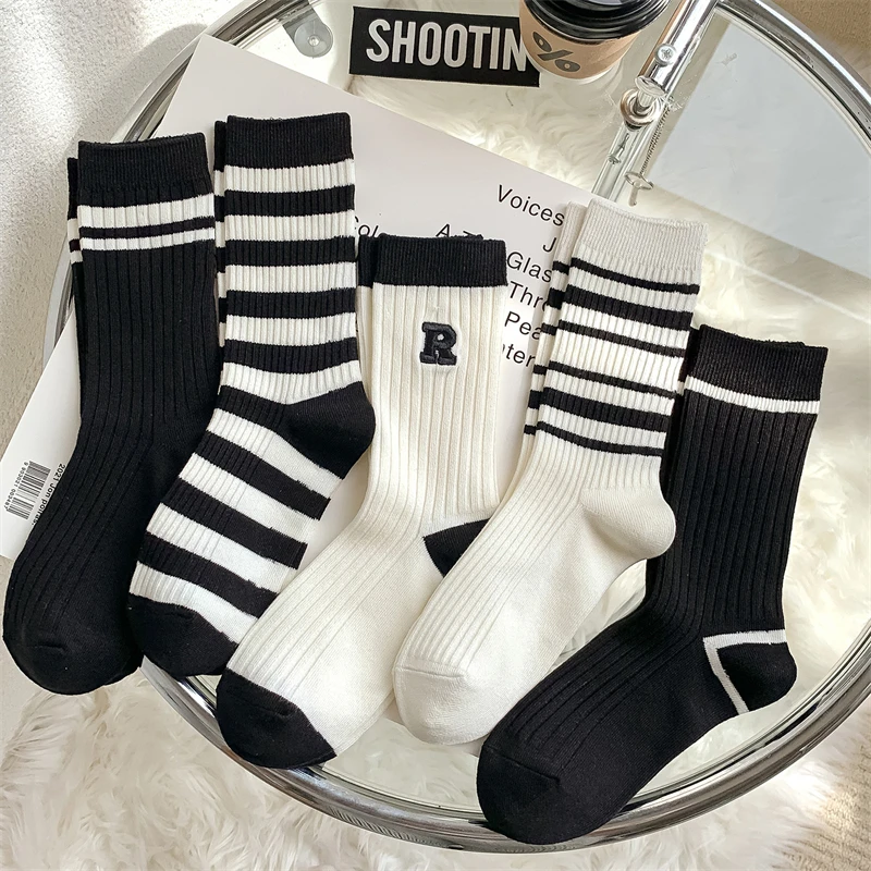 

Women Socks Autumn Embroidery Cotton Soft Casual Black White Striped Pile Socks for Girls Breathable Middle Tube Letter Socks