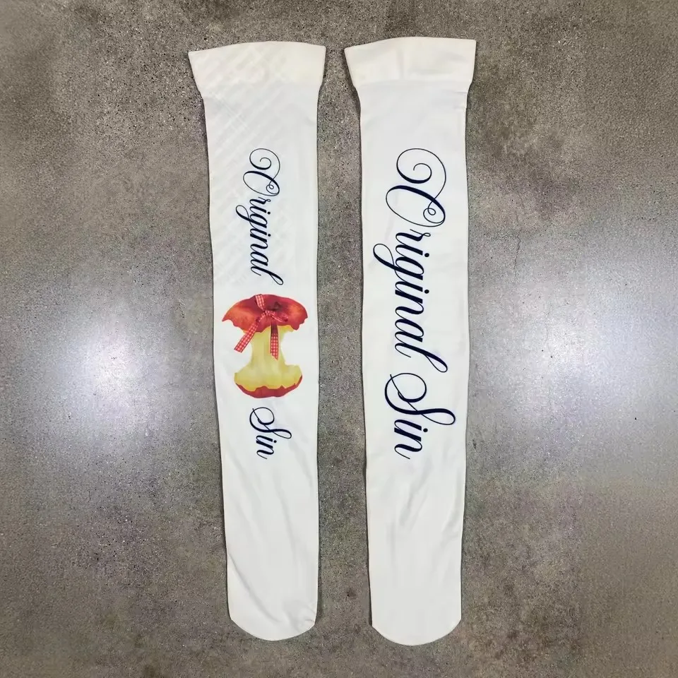 

Корейские женские гольфы Y2K. Простые и универсальные простые и универсальные шелковые носки с принтом Apple English.