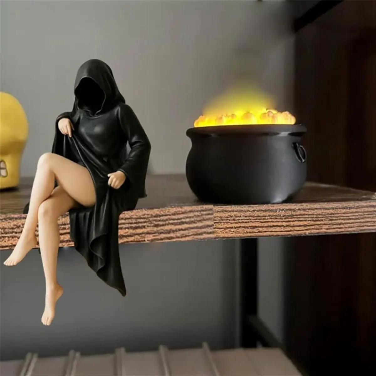 REST Mysterious Gothic Statue,Black Robe Figure Sculpture for Home Garden Decor,SREST Elegant Gothic Halloween Statues 8cm