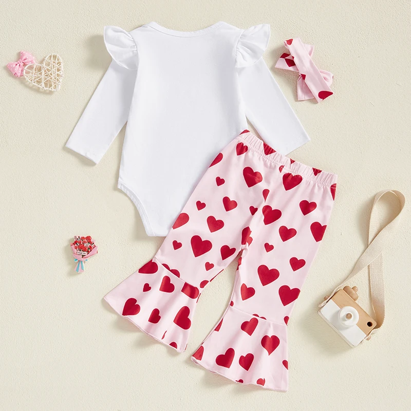 Peutermeisjes roze hartprint romper en broek met ruches aan de mouwen en bijpassende hoofdband voor Valentijnsdagoutfit