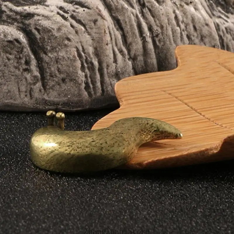 Schneckenskulptur aus massivem Messing, Heimdekoration, Kunstwerk mit einzigartigem Metallic-Finish, 3 x – Detail 2