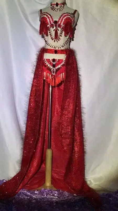 Soutien-gorge et short à franges en diamant rouge scintillant, ensemble Bikini + robe de traînée, modèle de chanteur de Bar, équipe de danse, tenue de spectacle de marche sur scène