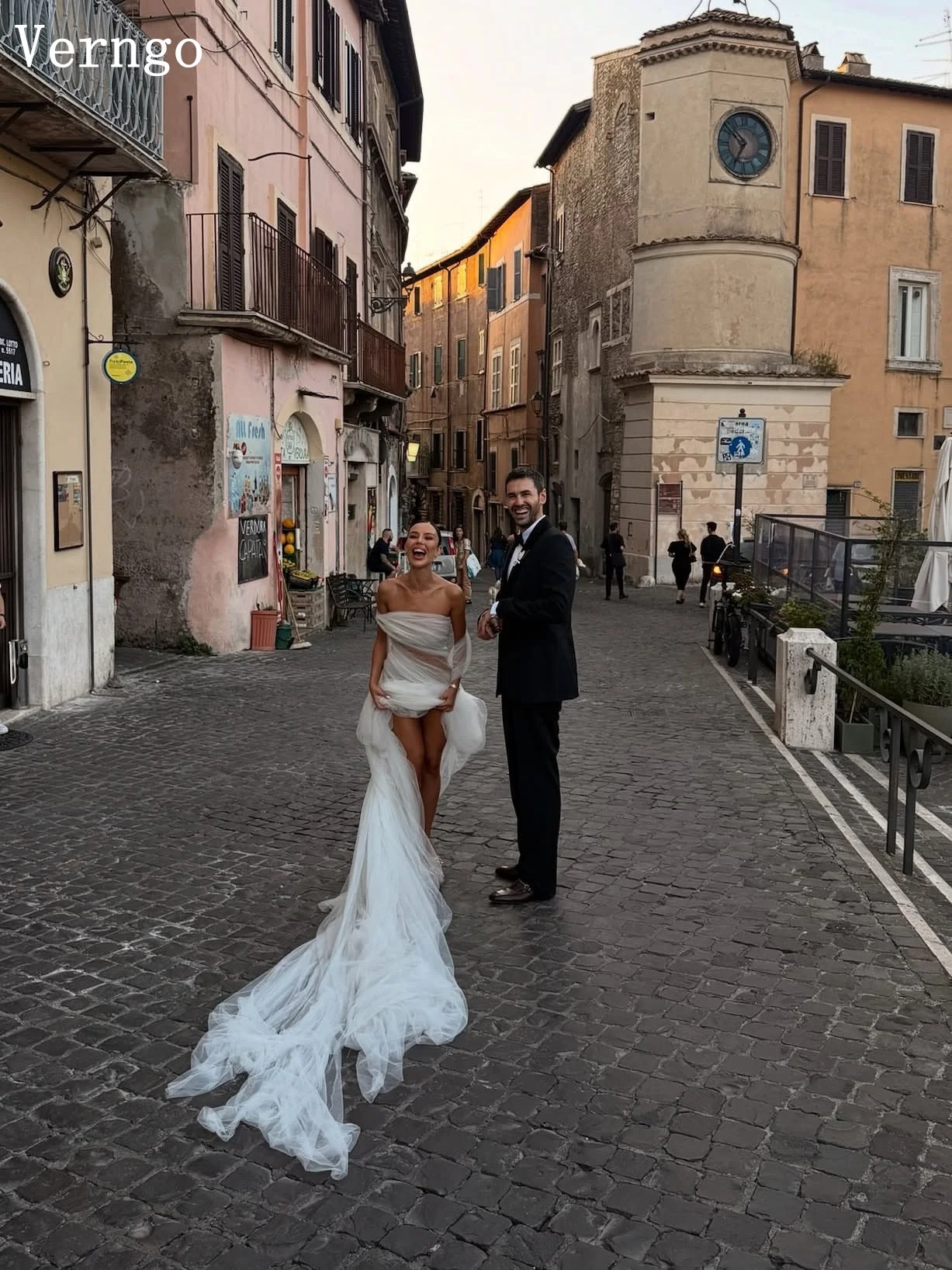 Verngo Sexy robe de mariée en mousseline de soie une épaule sirène plissée robes de mariée élégante Illusion Sweap Train robe de mariée personnalisée