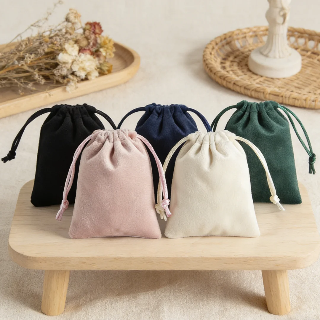 5Pcs Soft Velvet Drawstring Pouches Durable Jewelry Storage Organizer Bags for Wedding Favors Christmas Gifts and Daily Use