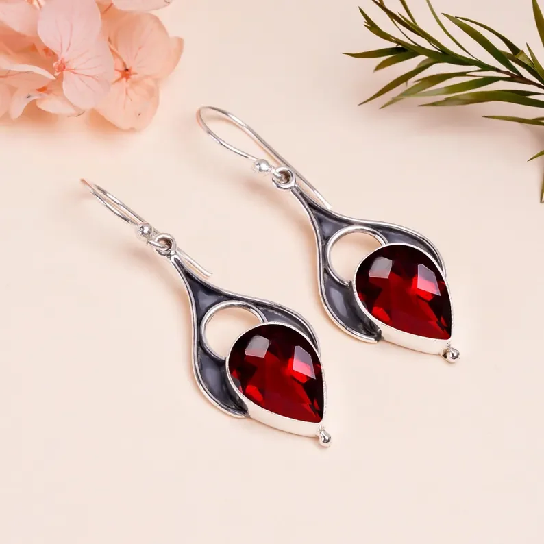 Gothic-style Distressed Hollow Frame Drop-shaped Artificial Gemstone Pendant Women's Earrings, Suitable for Party Accessories