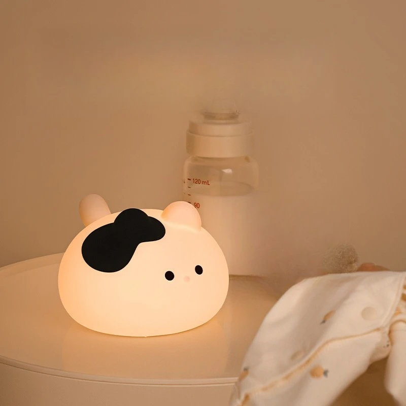 โคมไฟแมวน่ารัก 1 ชิ้น ทำจากซิลิโคน ใช้เป็นไฟกลางคืนแบบชาร์จได้ เหมาะสำหรับข้างเตียงเด็ก ป้องกันดวงตา สัมผัสนุ่มนวล ช่วยให้นอนหลับสบาย