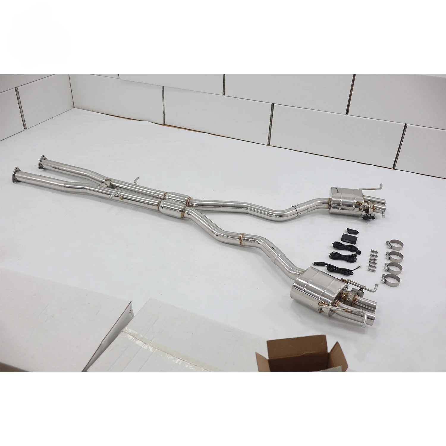 Ouchi High Quality Stainless Steel Exhaust Catback for Ford Mustang GT 2013+ 5.0L V8 with Muffler Valves Exhaust Pipe System