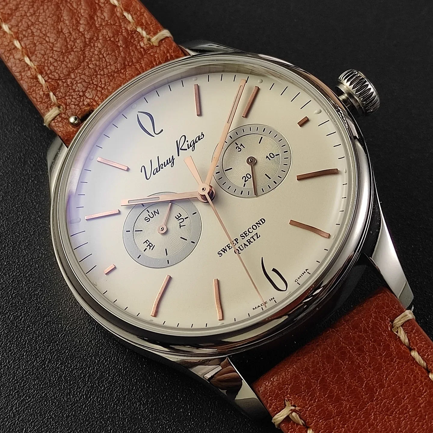 2025 New Vakuy Fashion watche Quartz Form Latty Bubble Mirror VH64 Movement Sweep Seconds Double Calendar Week Leather Male 40mm