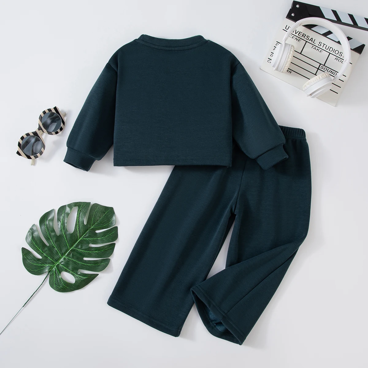 Mädchen-Strickset mit Fleece-Futter, 2-teilig, für Herbst und Winter, Rundhals-Oberteil mit langen Ärmeln und ausgestellte Hose, warmes Outfit für den täglichen Gebrauch, für Kinder. – Detail 5
