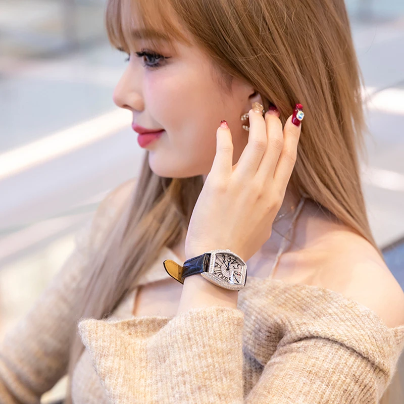 تصميم فاخر الماس كريستال المرأة الساعات موضة الأبيض الأحمر جلدية كوارتز فتاة السيدات على مدار الساعة فستان ساعة اليد Reloj Mujer