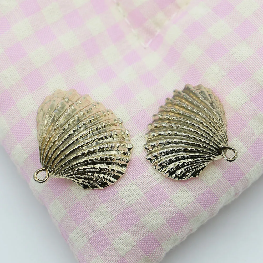 

Simple Exquisite Natural Gold‑Plated Fan‑Shaped Polished Shell Single‑Hole Pendant Fashion DIY Jewelry Gift Necklaces Earrings