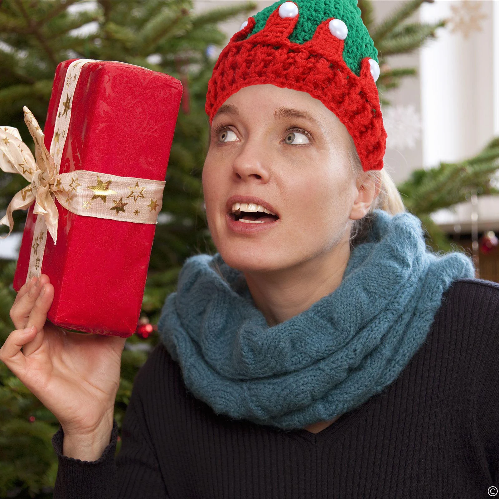 

1Pcs Xmas Knitted Wool Hat Christmas Santa Hat Winter Holiday Warm Cap for Skiing Running Playing Outdoors Christmas Caps