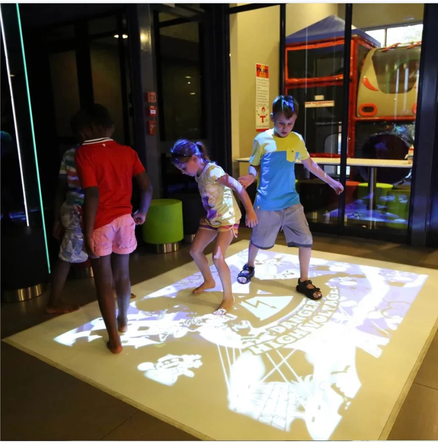 Built In 28ผลกระทบฟรี Interactive Floor Projection เกมอุปกรณ์ชั้น Interactive เกมสำหรับช้อปปิ้งโฆษณา