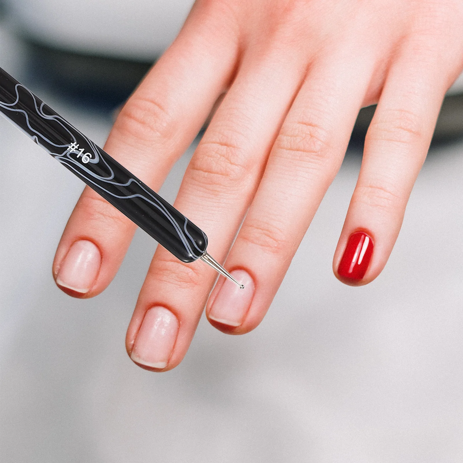 

2Pcs Dual-Ended Nail Art Pens for Salon and Home Use Versatile Tool for Precise Application and Delicate Designs