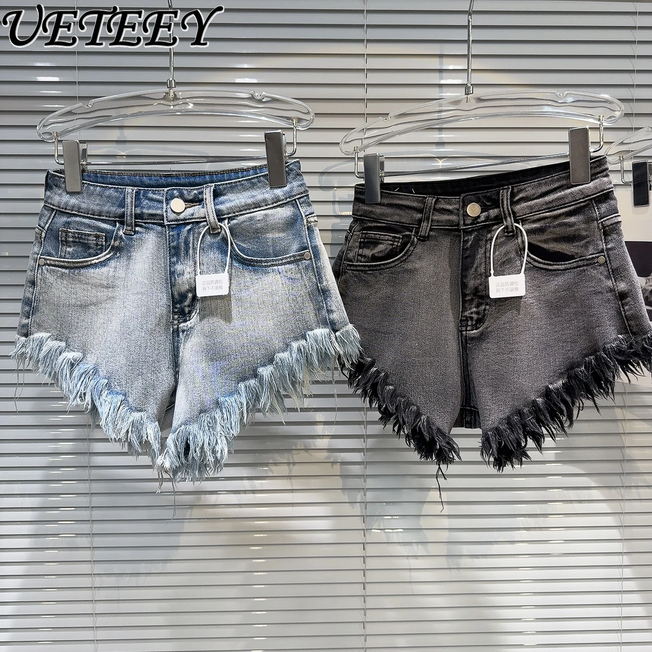 

2024 Summer New Niche Hot Girl Beveled Raw Edge Distressed Washed Gradient Black Denim Shorts Women Low Waist Sexy Jeans Shorts