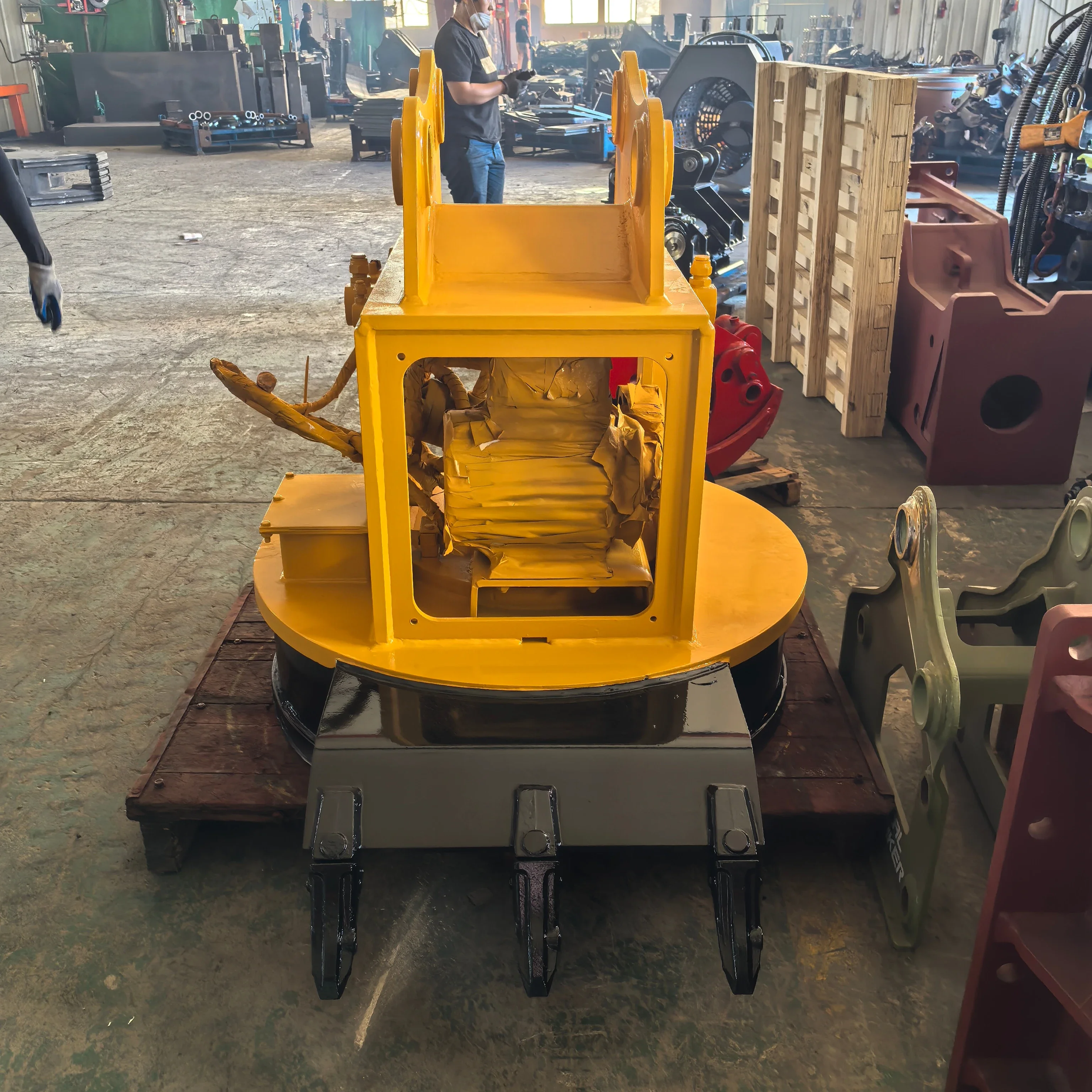 Factory Customized Construction Machinery Attachments Magnetic Lifter Steel Scraps Circular Electromagnet Lifting Chuck