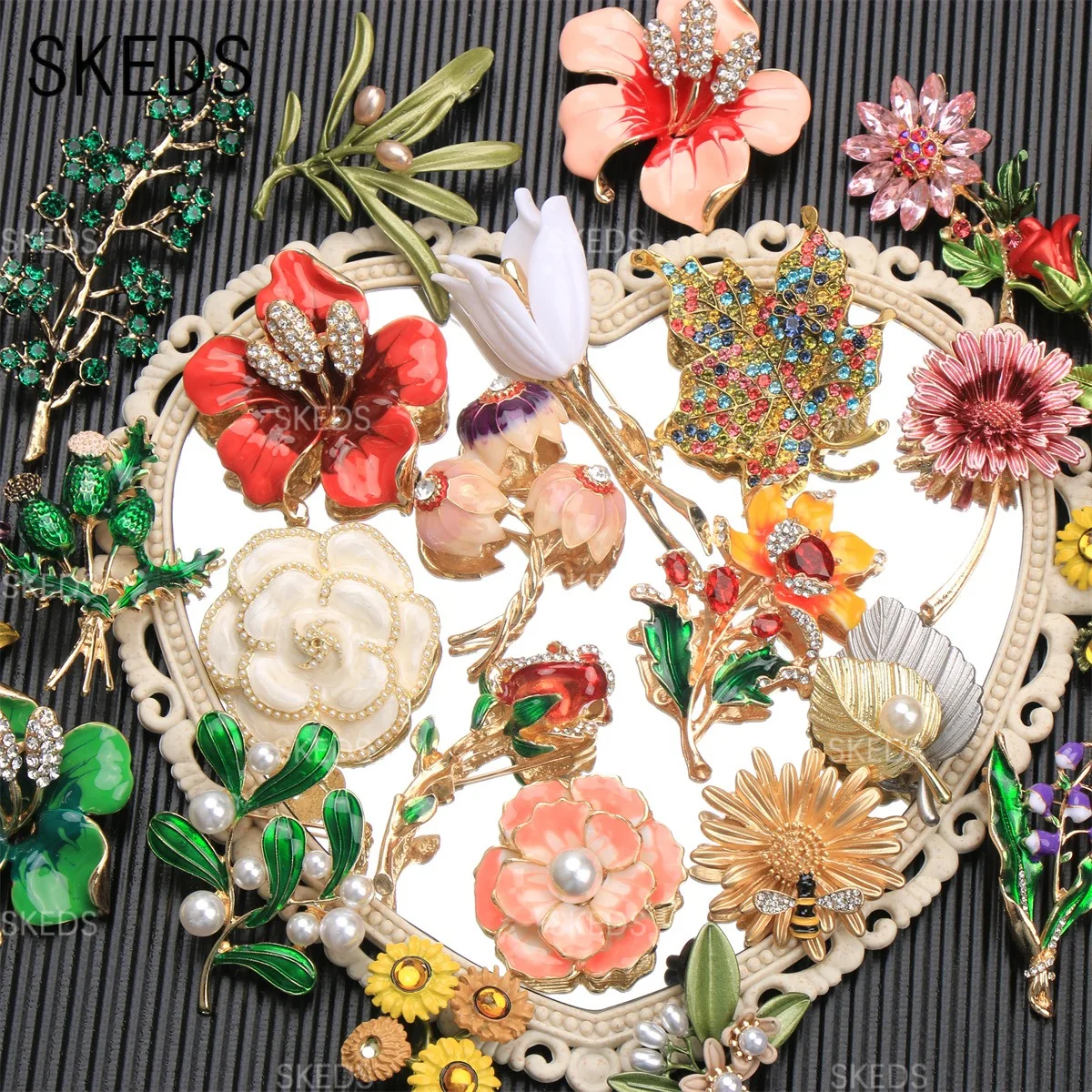 SKEDS Klassische Blumenserie Anstecknadeln Broschen für Damen und Herren Luxus Designer Schmuck Blumen Pflanzen Blatt Corsage Pin Grande Brosche