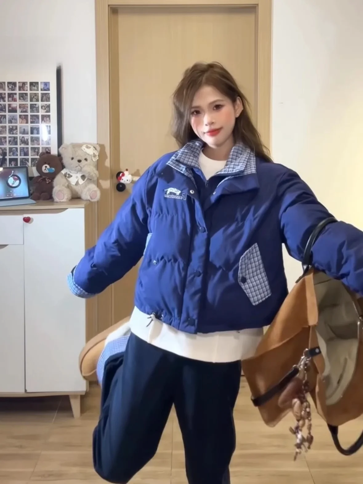 Chaqueta corta de algodón grueso con estampado a cuadros azul Klein para mujer, ropa de abrigo de invierno, estilo coreano, corte holgado, cierre con cremallera