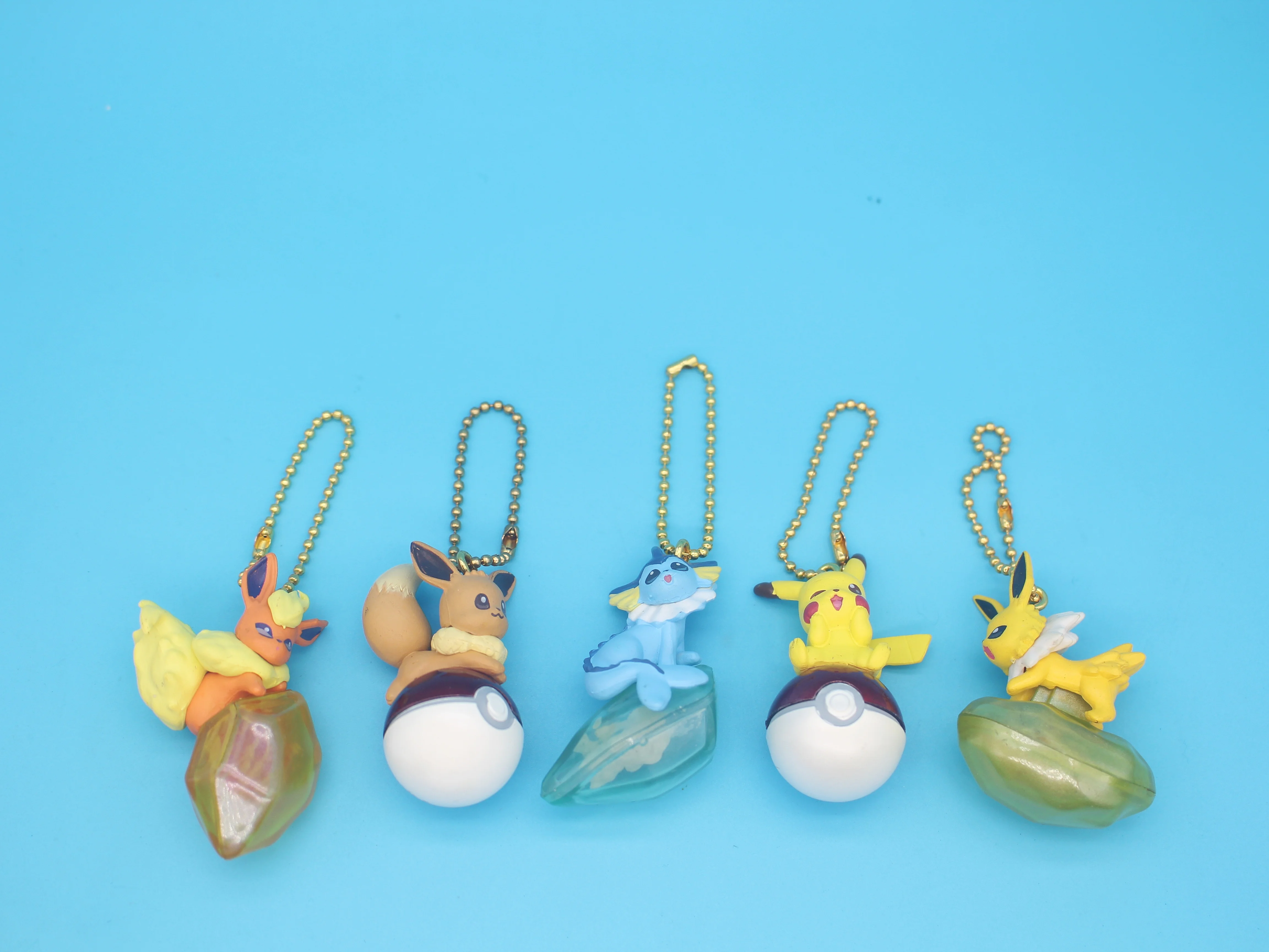 日本ポケモンフィギュアキーホルダーかわいいかわいいピカチュウポッチャマ Eeveelution グッズミュウゴサンケボールモデルアニメギフトおもちゃ